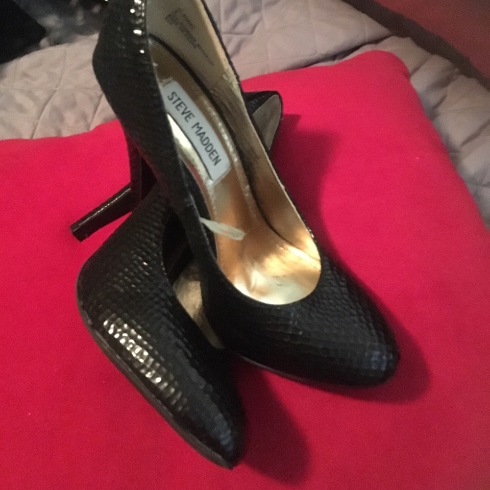 Black snake skin pattern heel